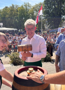 Fassbieranstich auf dem Neuenhagener Oktoberfest