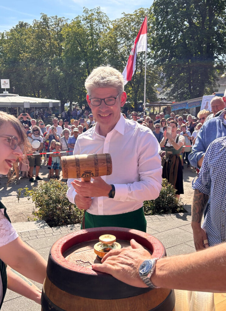 Fassbieranstich auf dem Neuenhagener Oktoberfest